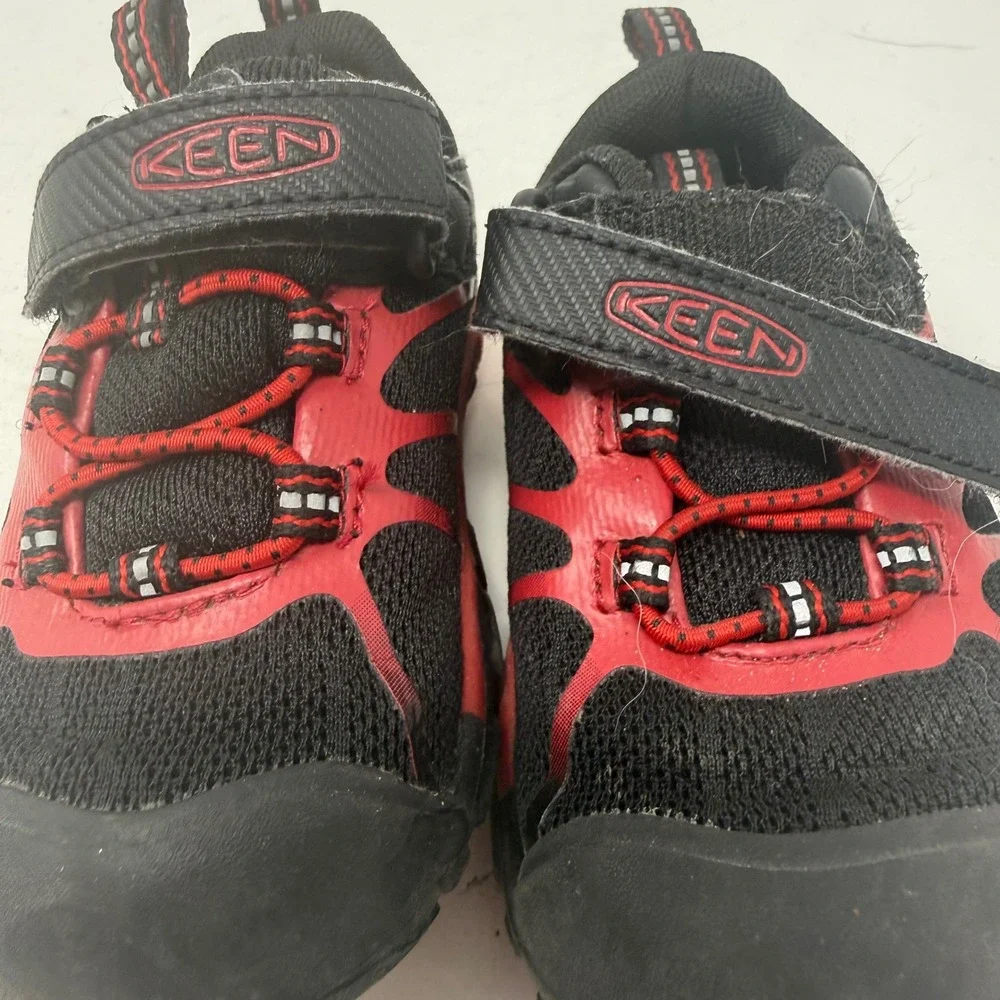 Keen Chandler CNX Kids Sneakers Black Red Mesh Low Top Shoes 1026500 Size 7T